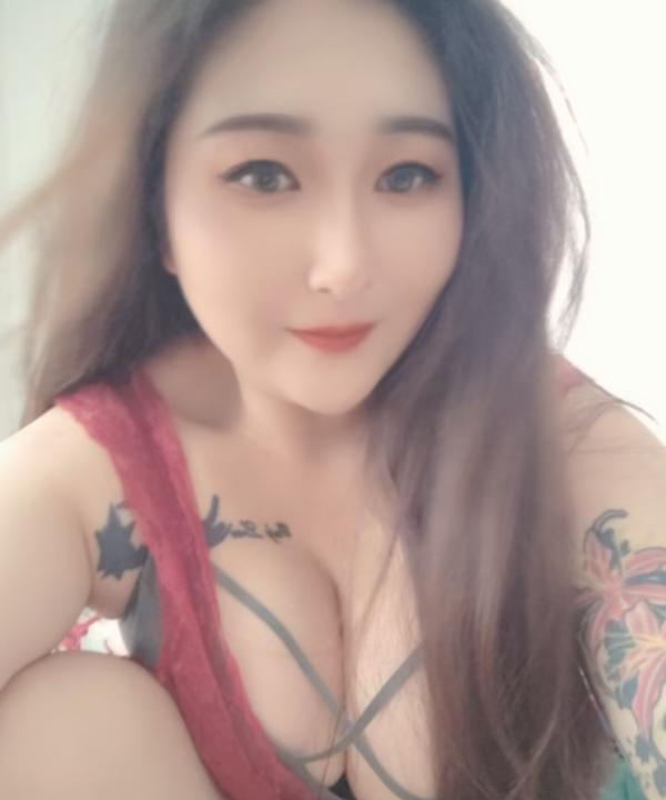 有点小贵的巨乳妹子