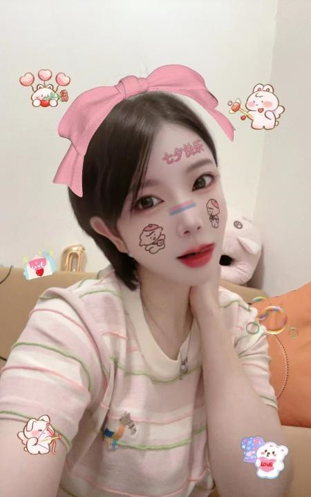 短发小巧玲珑