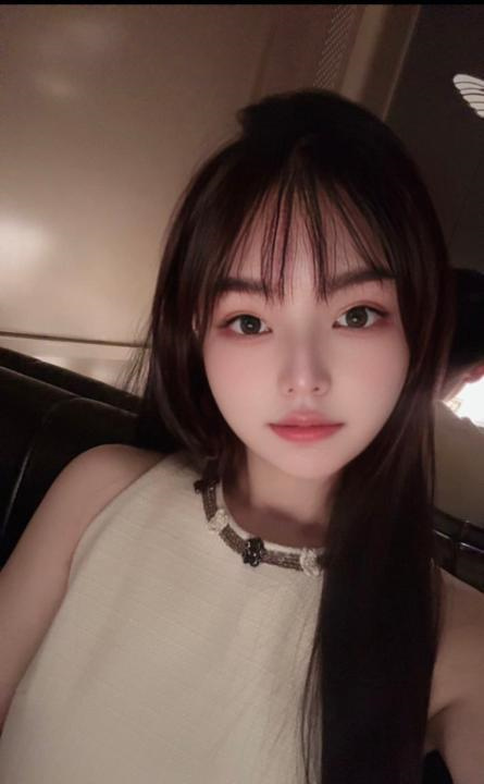 皮肤白嫩研希老师