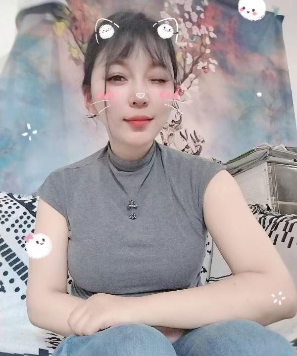 巨乳少妇花儿