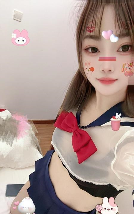 徐汇短发白栀女友洋洋