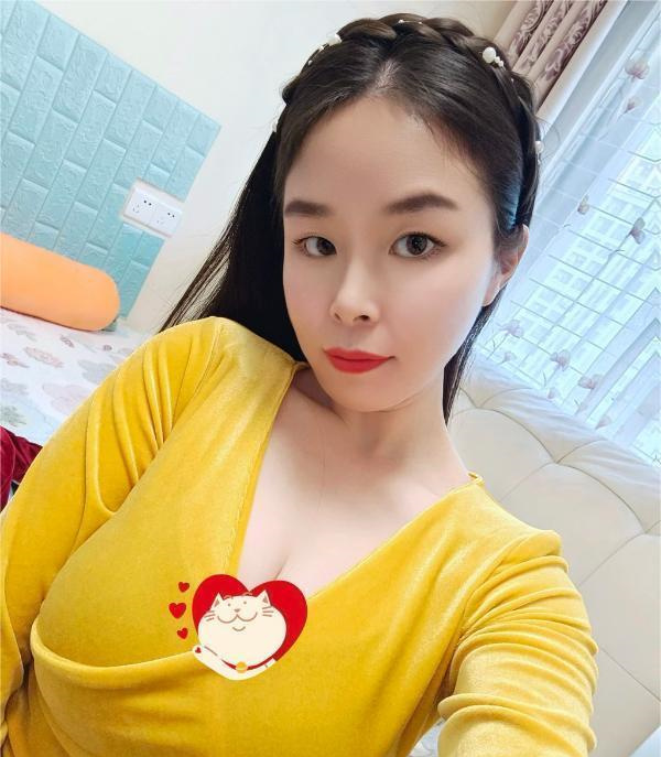 妖娆大胸美妇小艾