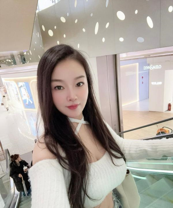 东门妃妃老师