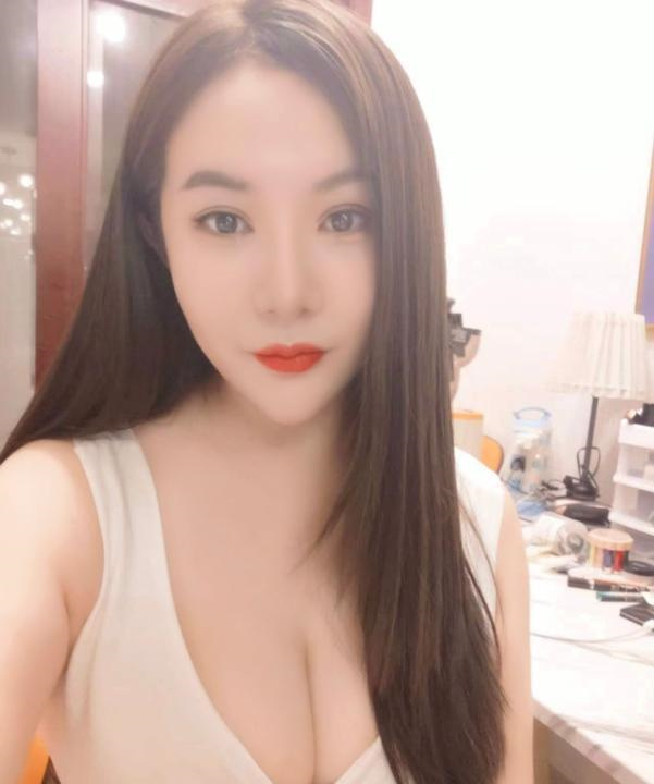 天河巨乳大屁股小雪