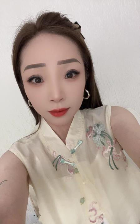 小巧玲珑少妇