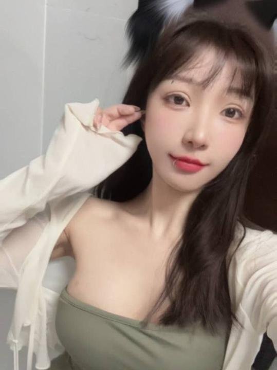 少妇感大胸丰臀老师