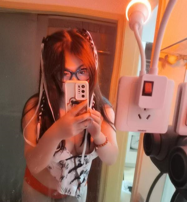 闵行D奶性感女神