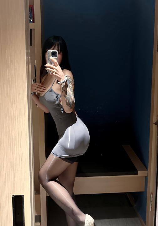 古镇御姐爆乳纹身厌厌