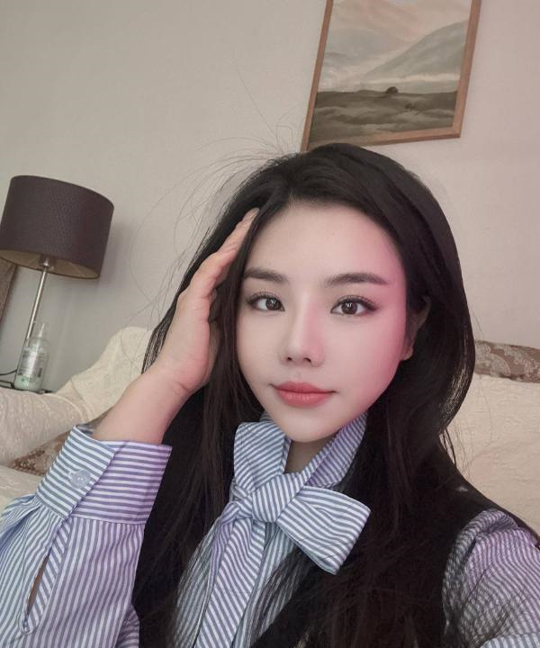 制服黑丝诱惑骚姐姐