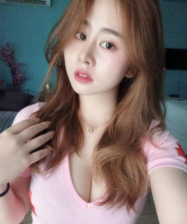 清纯颜值大奶月月