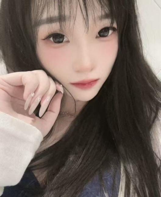 蜀山肤白瘦妹子