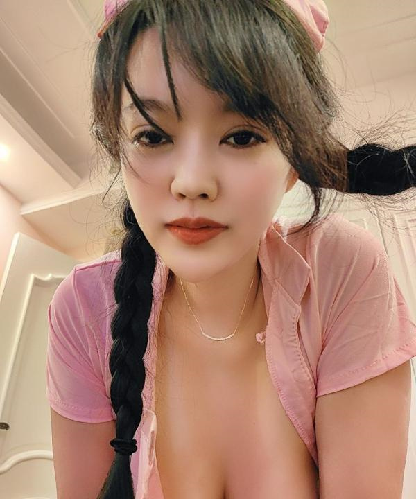 麻花辫d奶妹子