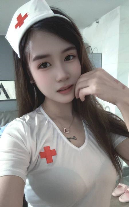 二刷东站护士诗涵