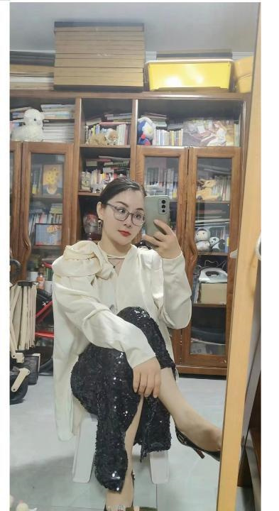 服务美女灿灿
