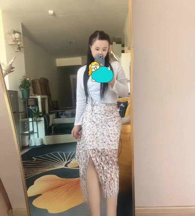 18岁微胖嫩妹