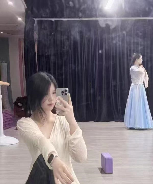 金牛兼职三点粉学妹