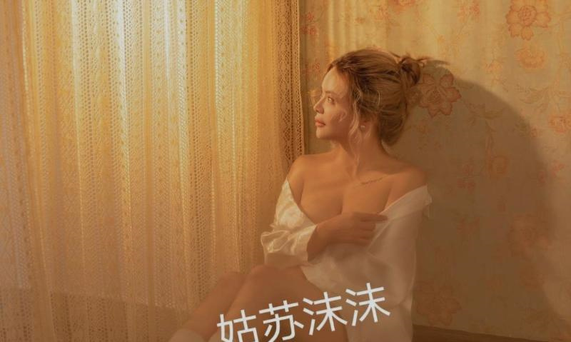 深喉巨乳骚妇