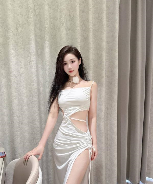 前凸后翘颜值萱萱