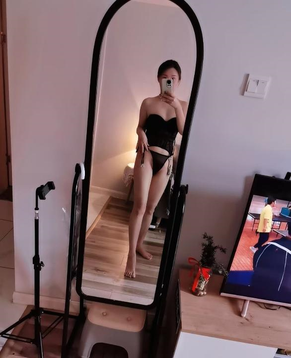 性感小长腿骚曼曼