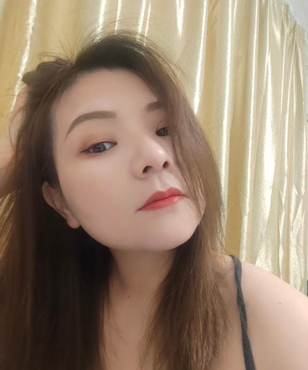 雨花贾西大胸美女