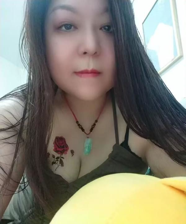 武汉大奶雨荷