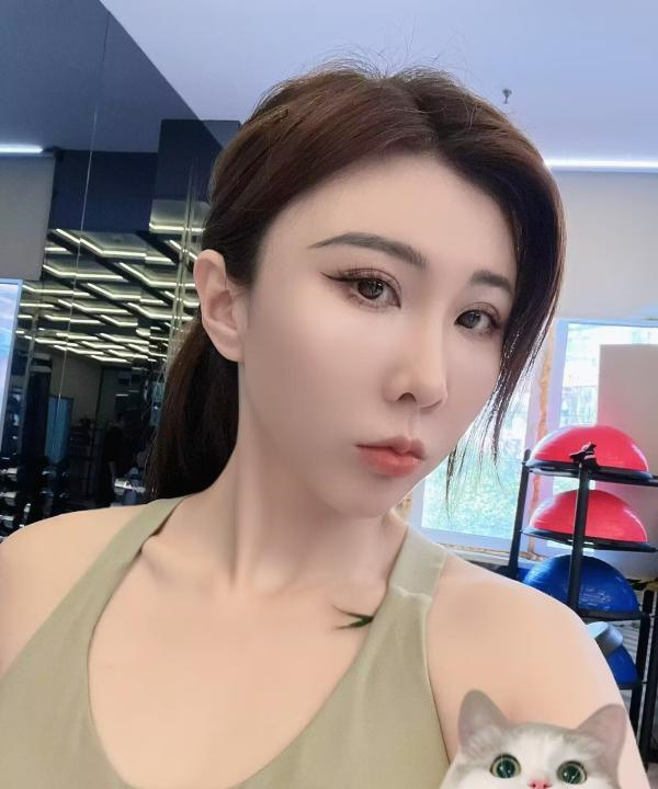 爱健身的美少妇