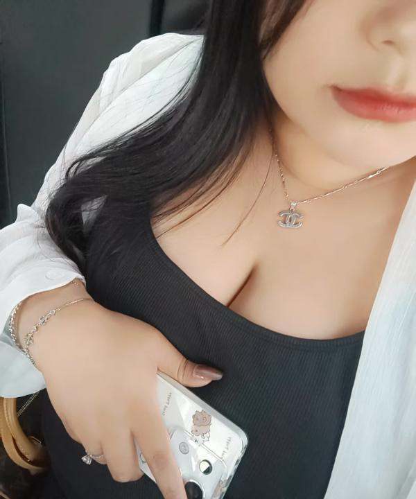 超爱的巨胸妹妹