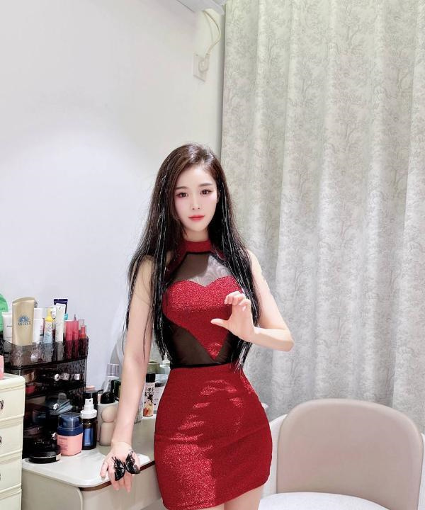 肤白貌美萱萱老师