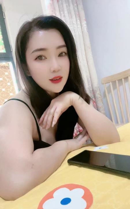 白嫩巨乳乐乐