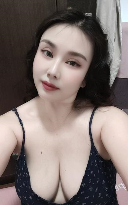 巨乳莉莉