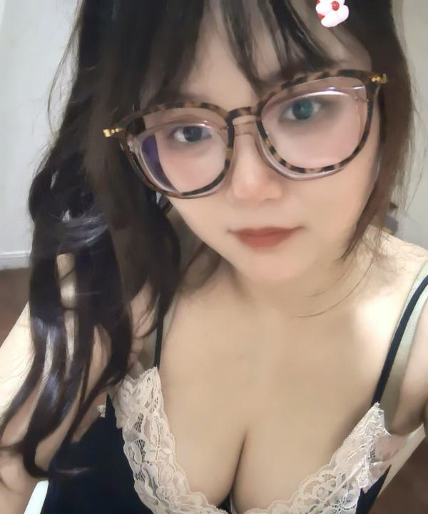 刚刷过D杯眼睛妹
