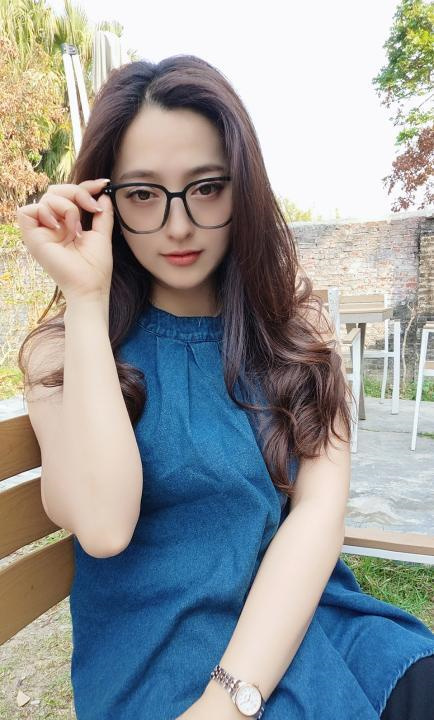 越秀眼镜轻熟妇