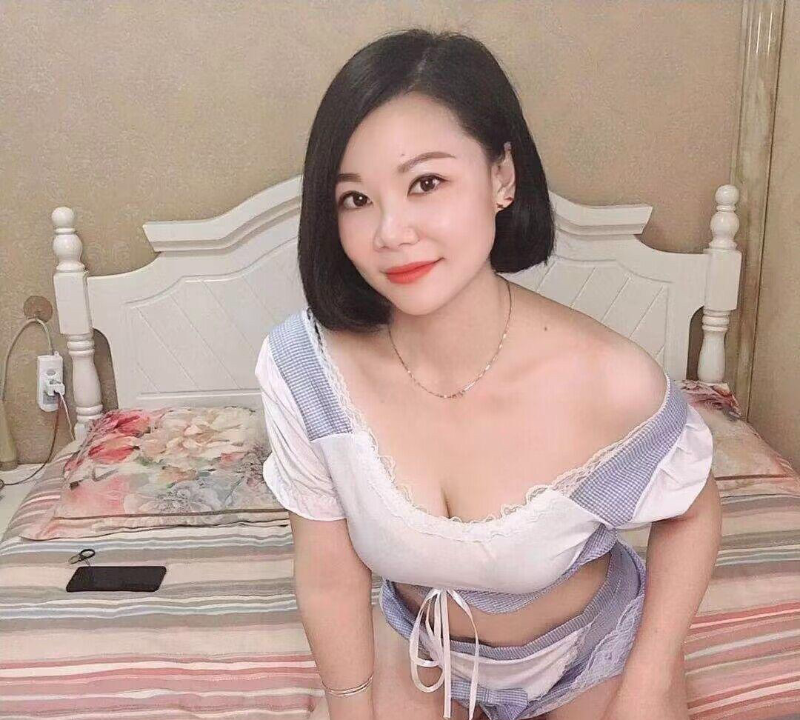 返食妩媚风韵熟女