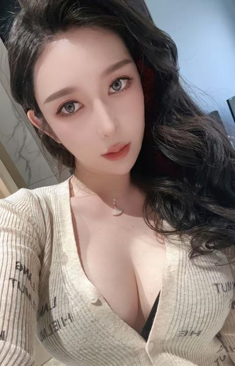丰满肥臀桃子姐