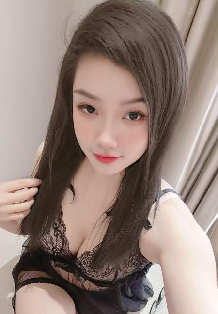 美胸风骚小姐姐
