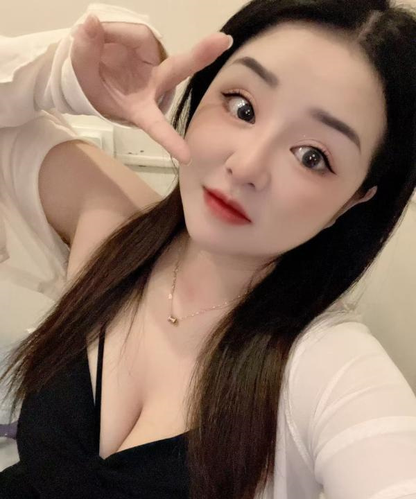 巨乳妹妹很放荡